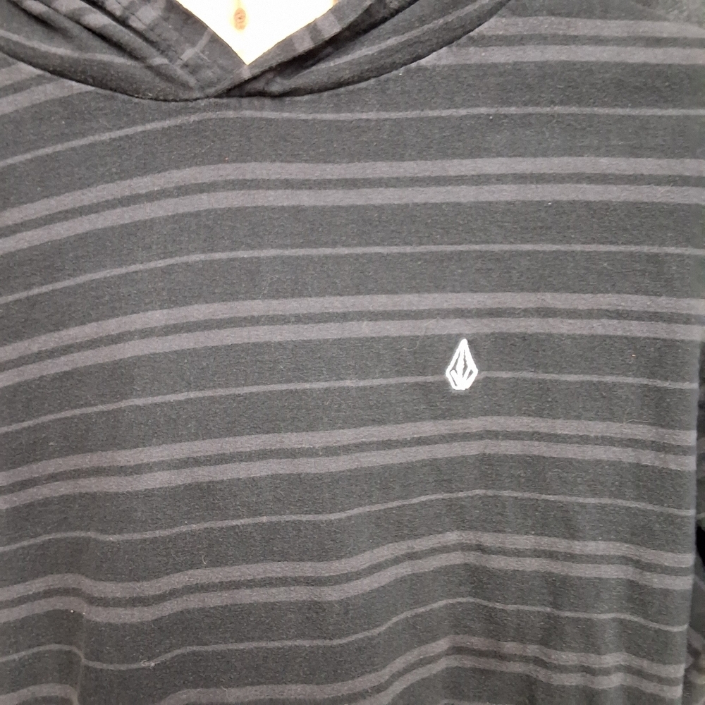 Volcom size youth, medium black long sleeve hoodie  pull over without pocket - Picture 9 of 11